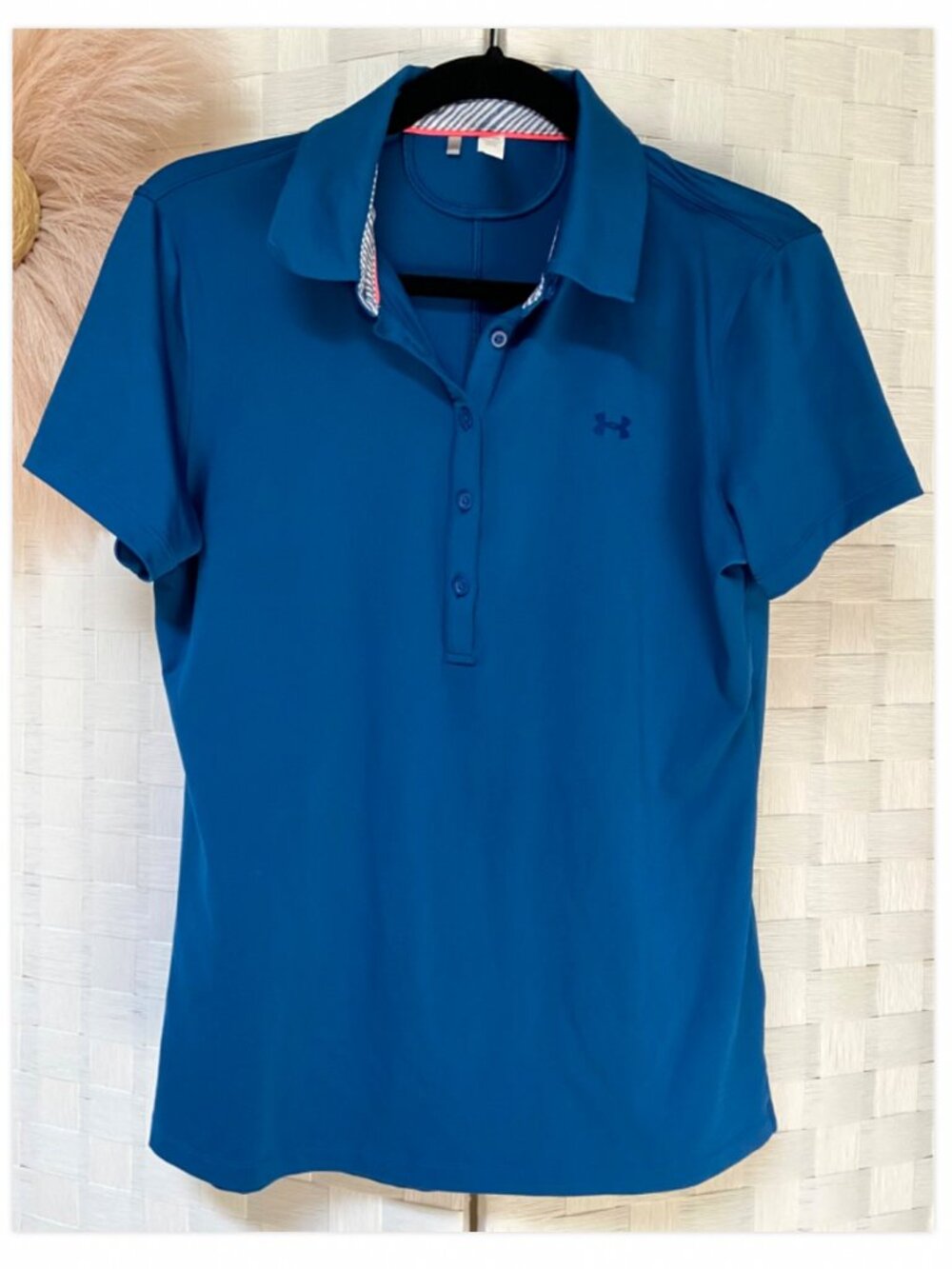 Under Armour Women's Blue Short Sleeve Collared Shirt Size M